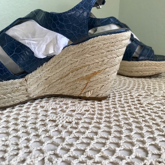 Blue Faux Reptile T-strap Wedge Sandals - Picture 4 of 4